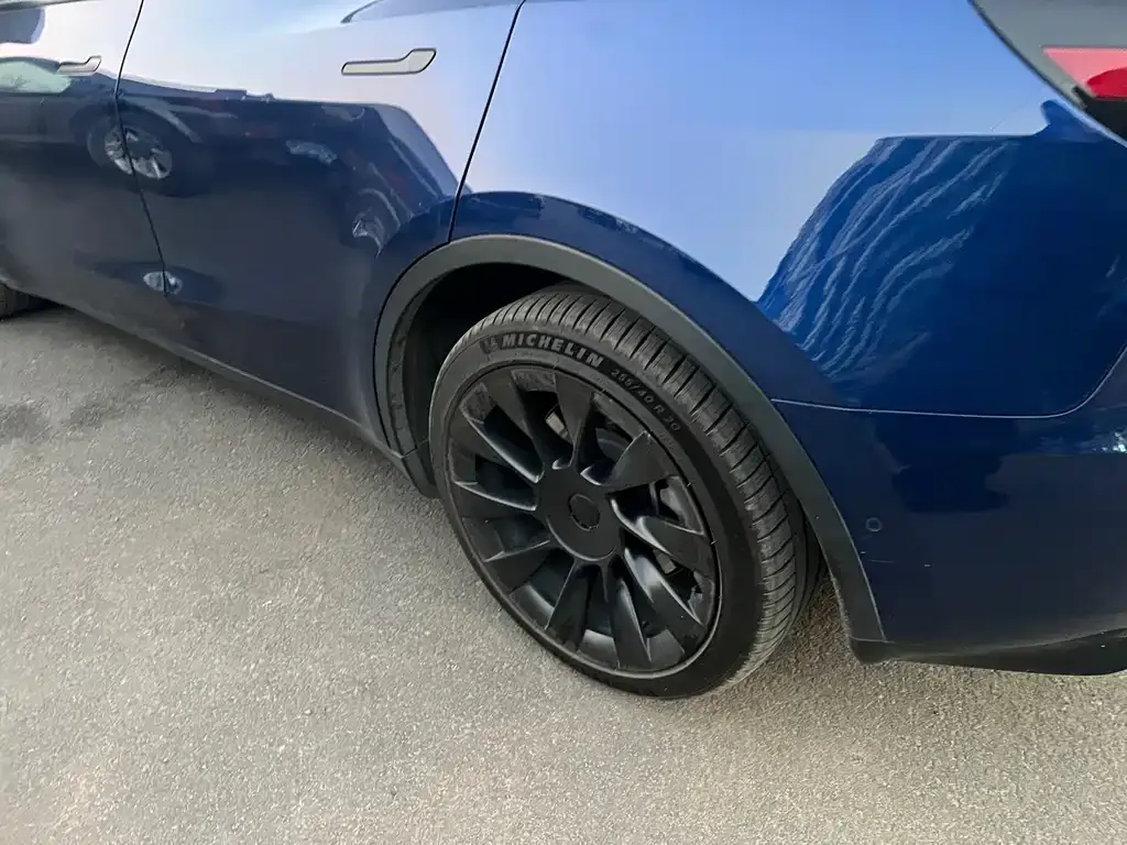 Tesla Model Y — фото 9