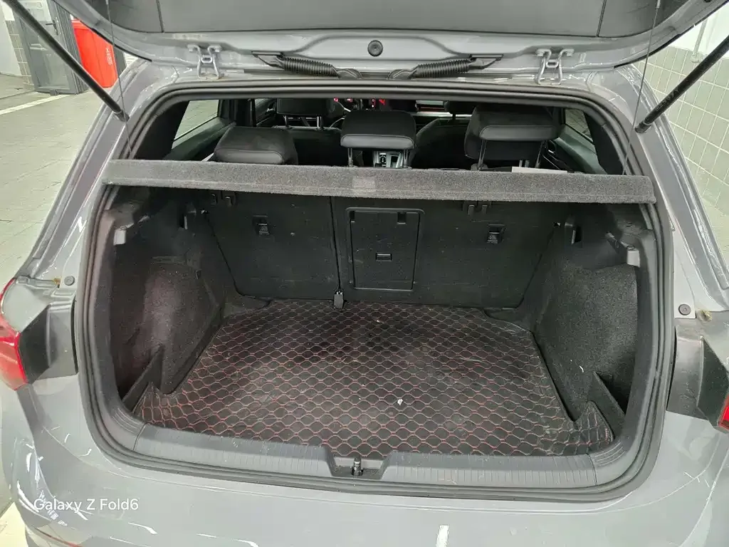 Volkswagen Golf 2024 из CN, фото 6