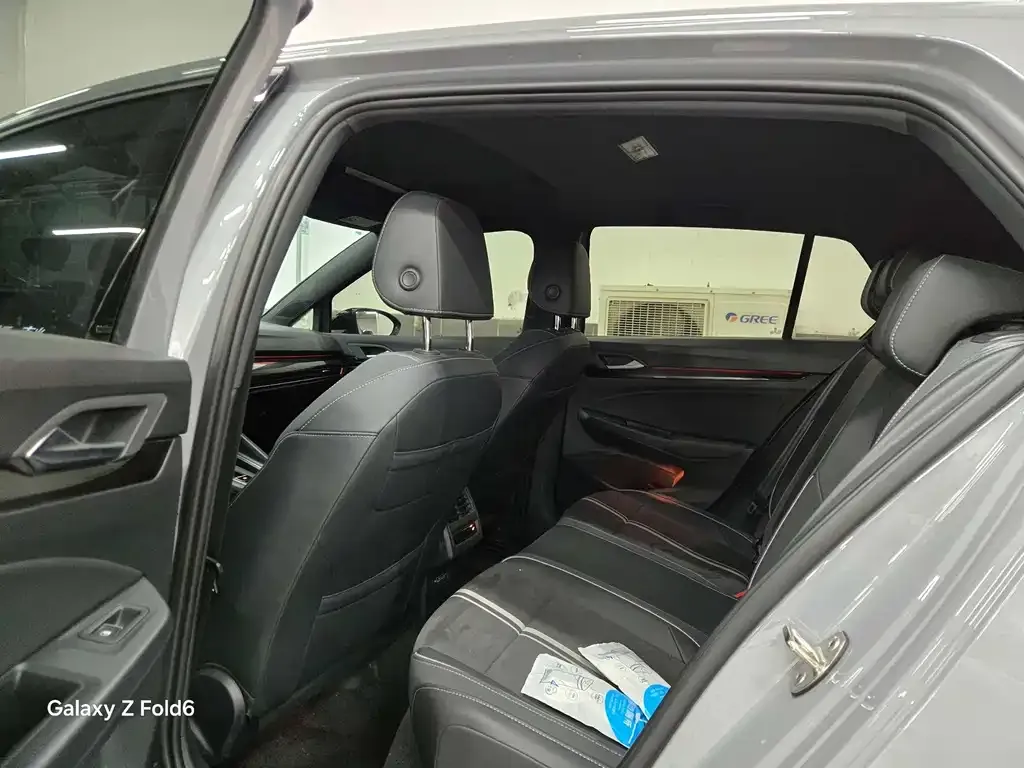 Volkswagen Golf 2024 из CN, фото 7