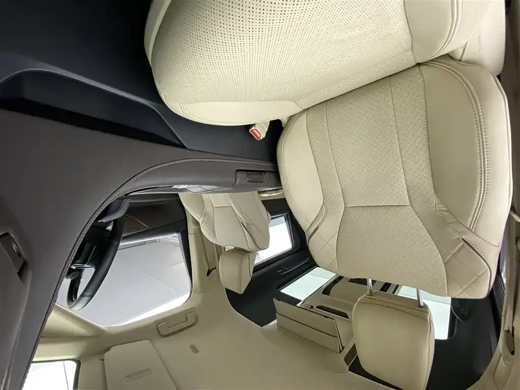 Toyota Alphard — фото 10