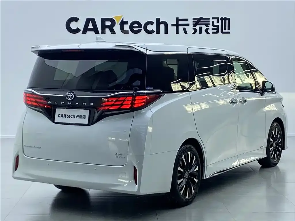 Toyota Alphard — фото 4