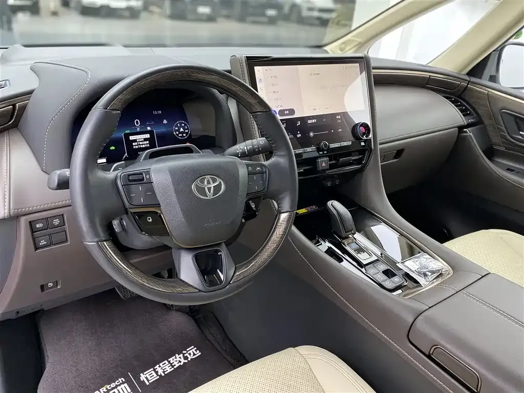 Toyota Alphard — фото 6