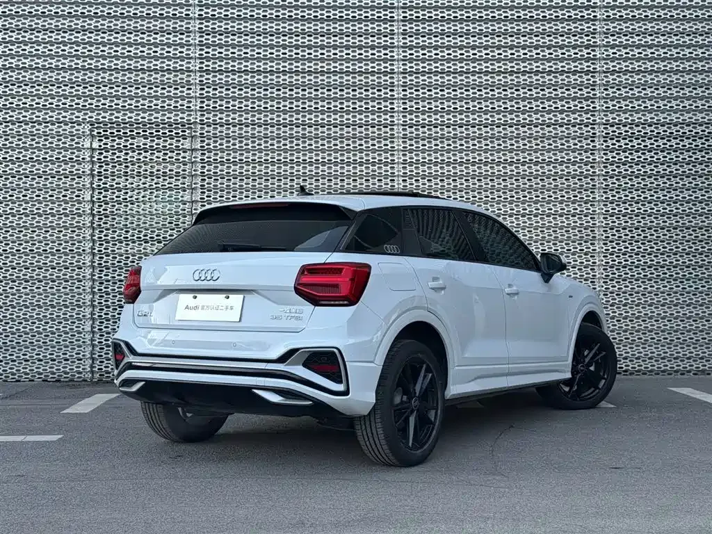 Audi Q2L 2023 из CN, фото 2