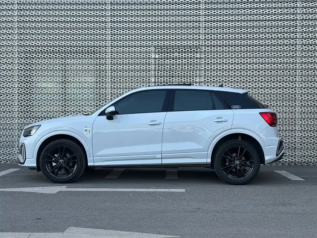 Audi Q2L 2023 из CN, фото 3
