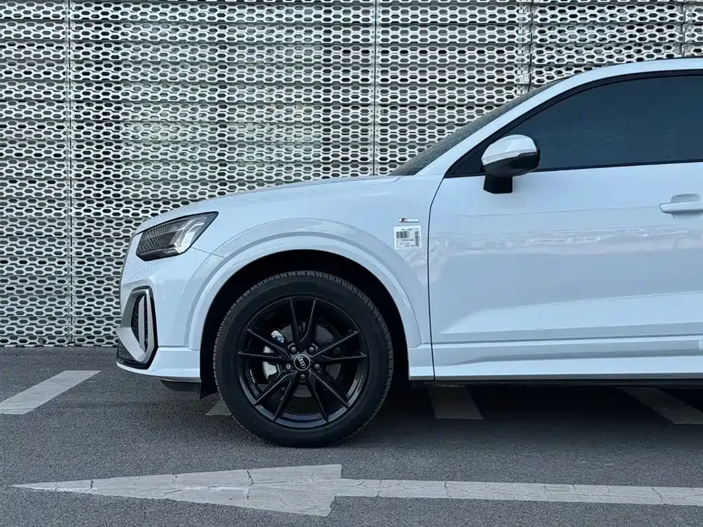 Audi Q2L 2023 из CN, фото 4