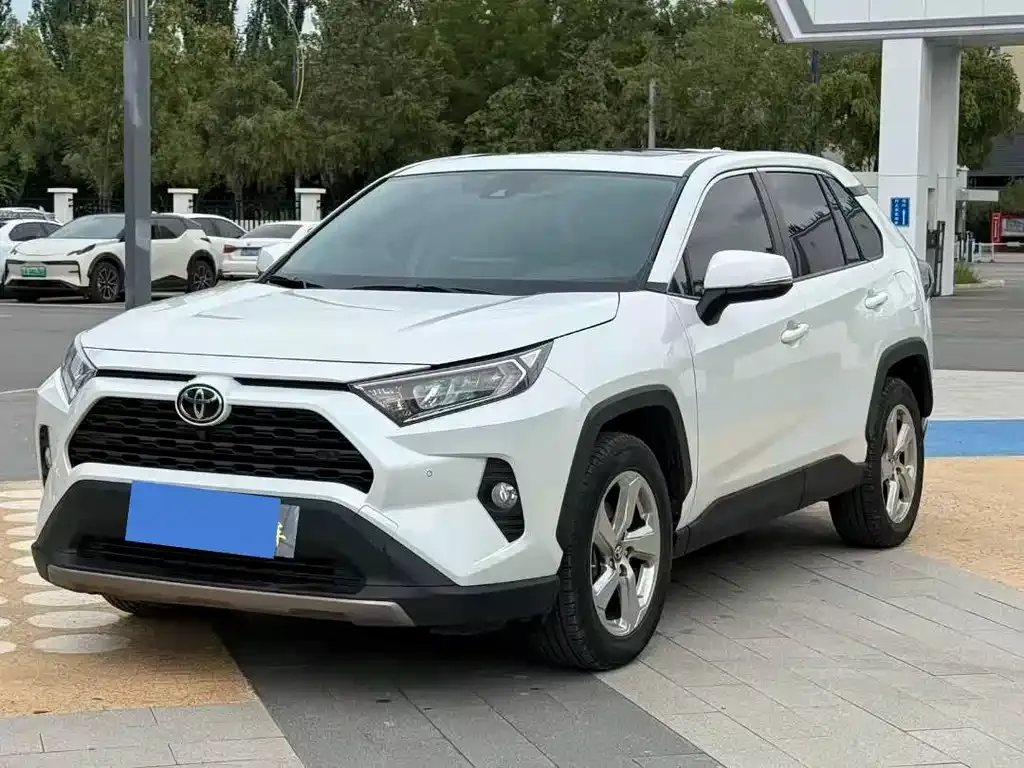 Toyota RAV4 2023 из CN, фото 1