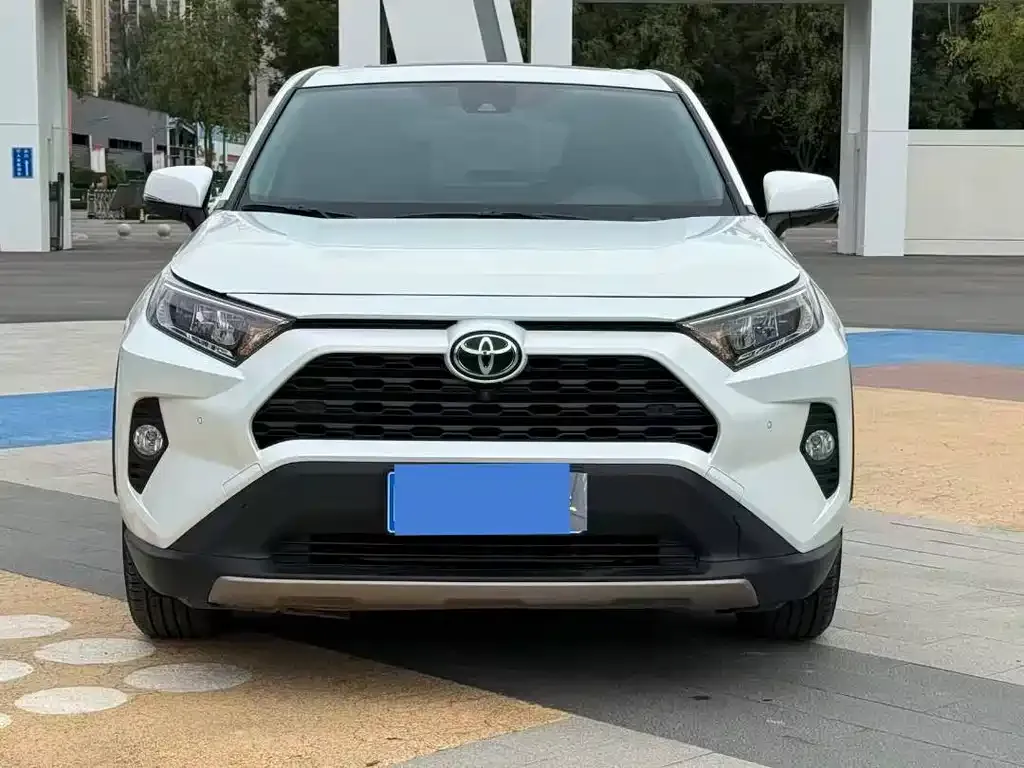Toyota RAV4 2023 из CN, фото 2