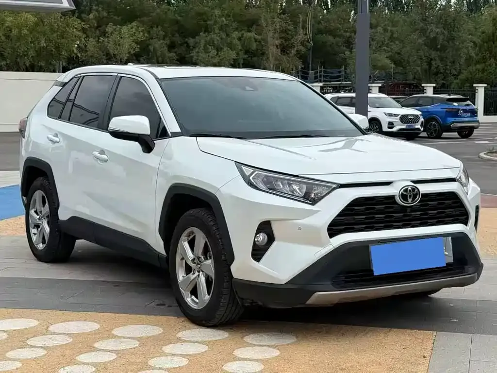 Toyota RAV4 2023 из CN, фото 3