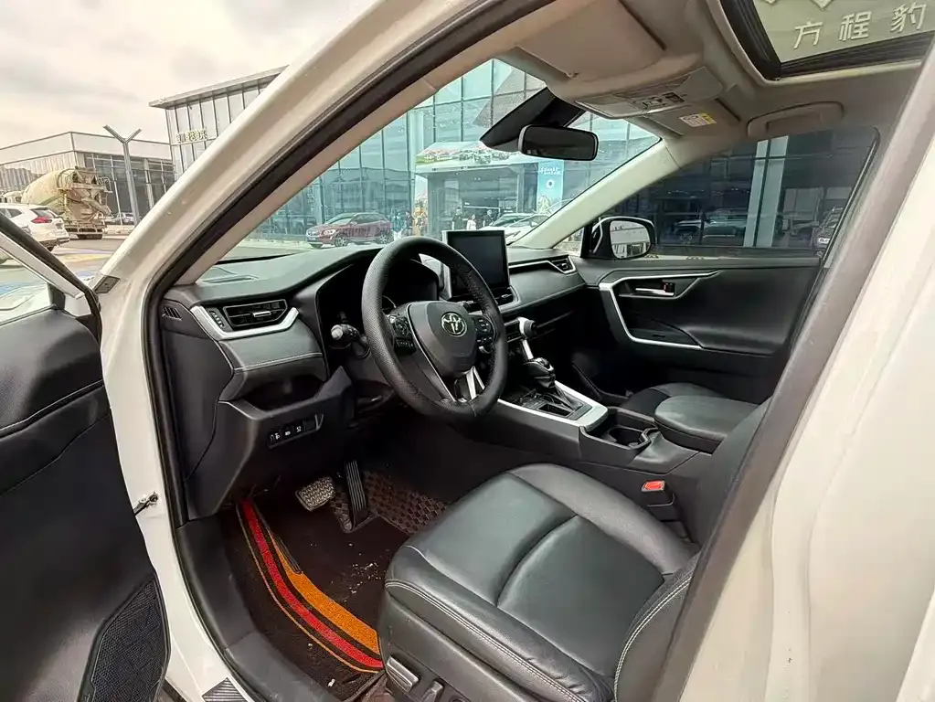 Toyota RAV4 2023 из CN, фото 4