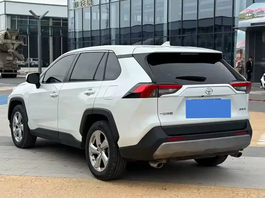 Toyota RAV4 2023 из CN, фото 7