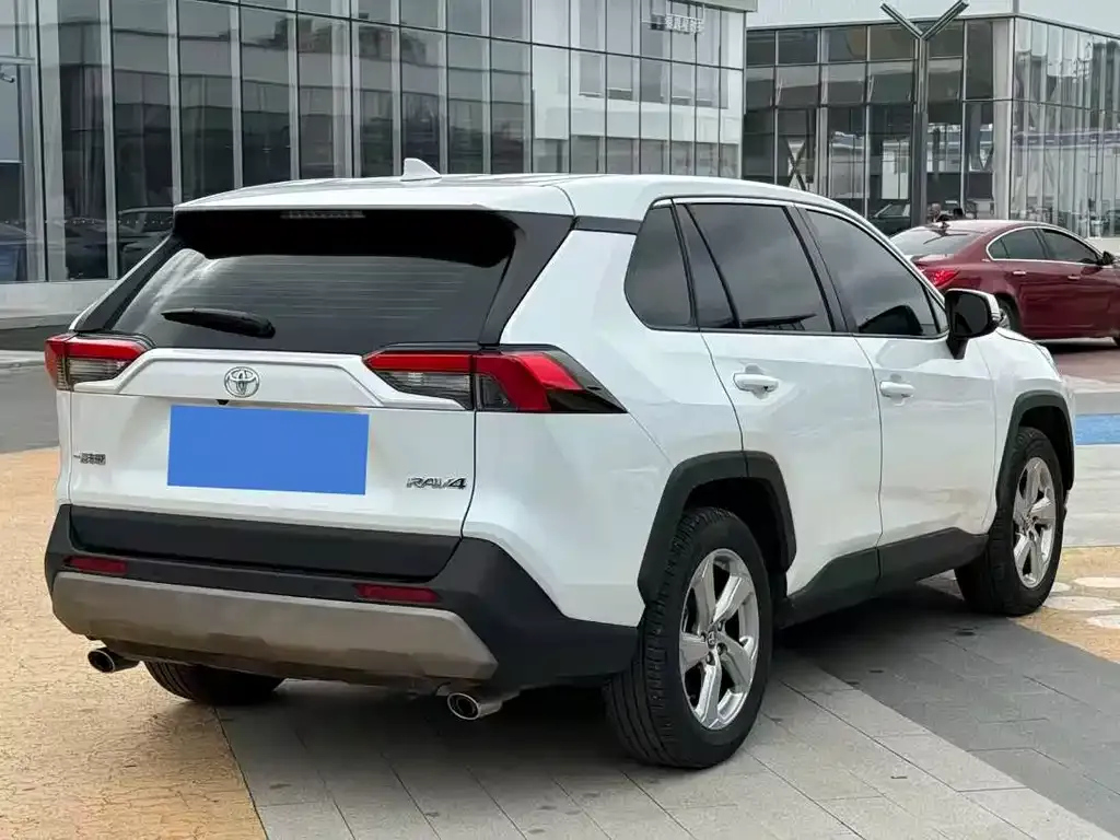 Toyota RAV4 2023 из CN, фото 9