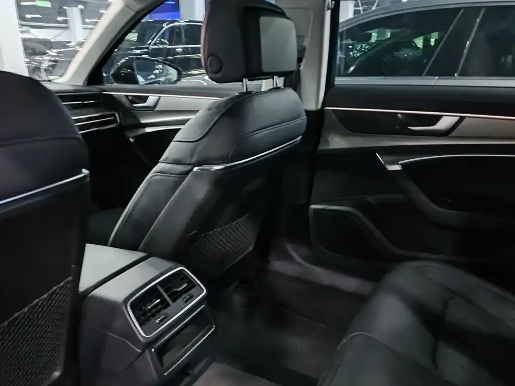 Audi A6L 2021 из CN, фото 10