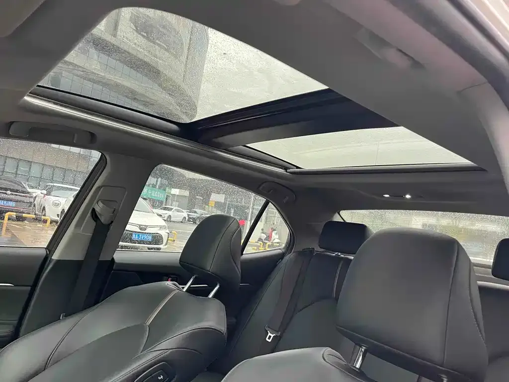 Toyota Camry 2023 из CN, фото 8