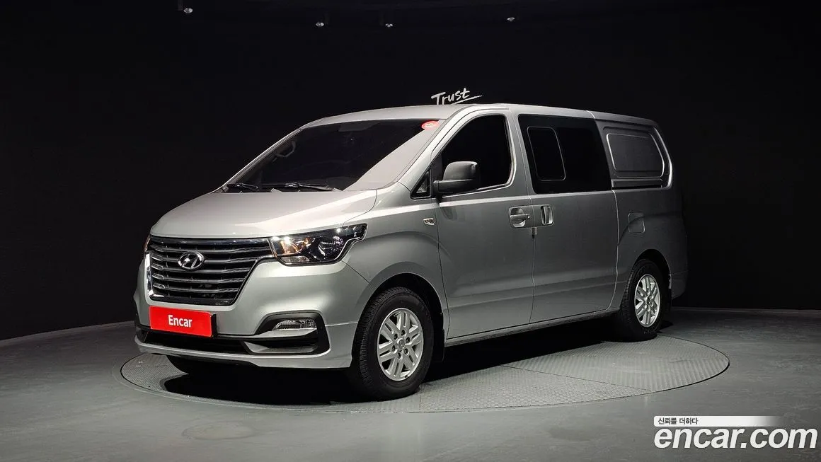 Hyundai Starex — фото 1