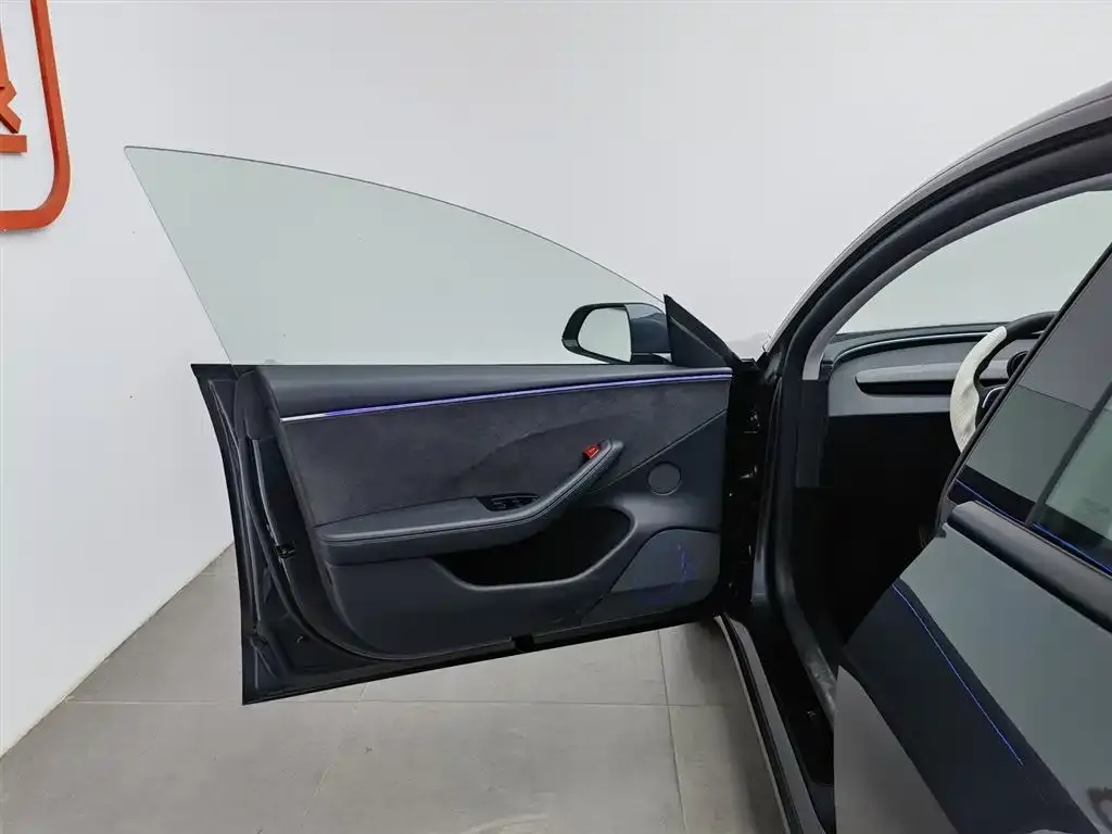 Tesla Model 3 — фото 8