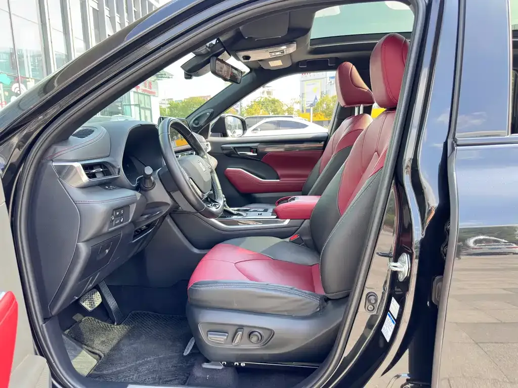 Toyota Crown Kluger 2021 из CN, фото 10
