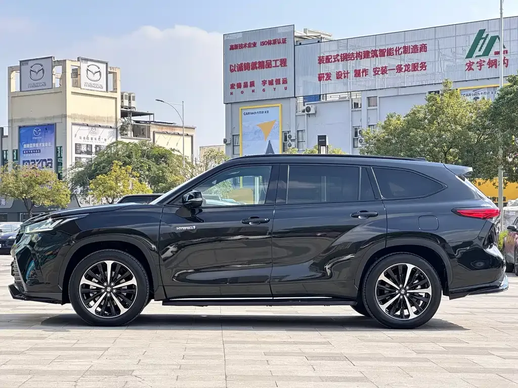 Toyota Crown Kluger 2021 из CN, фото 6