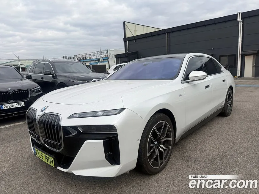 BMW i7 — фото 2