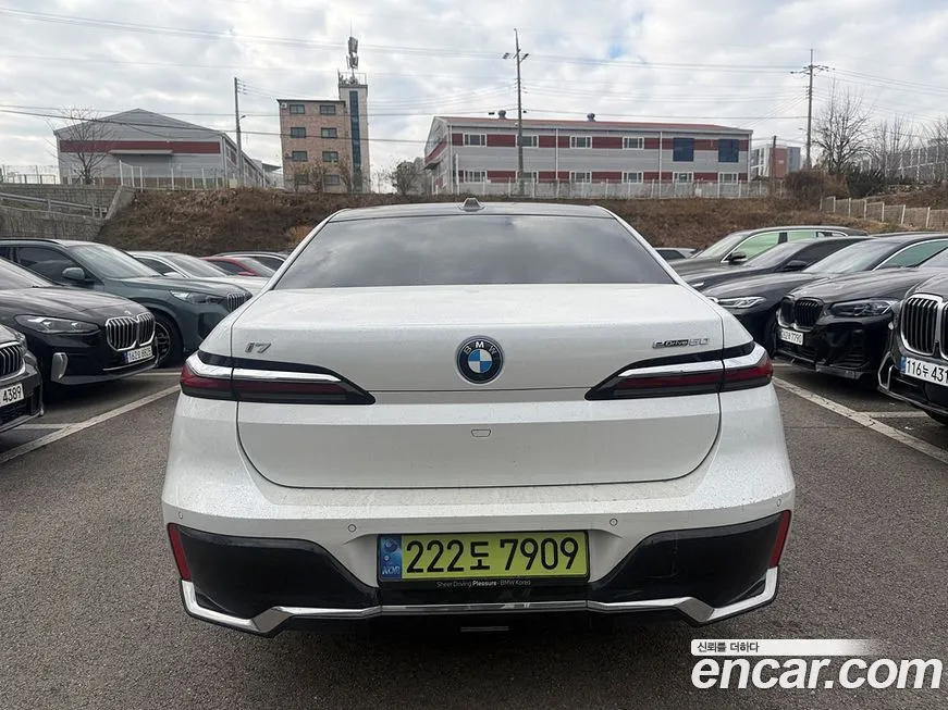 BMW i7 — фото 4