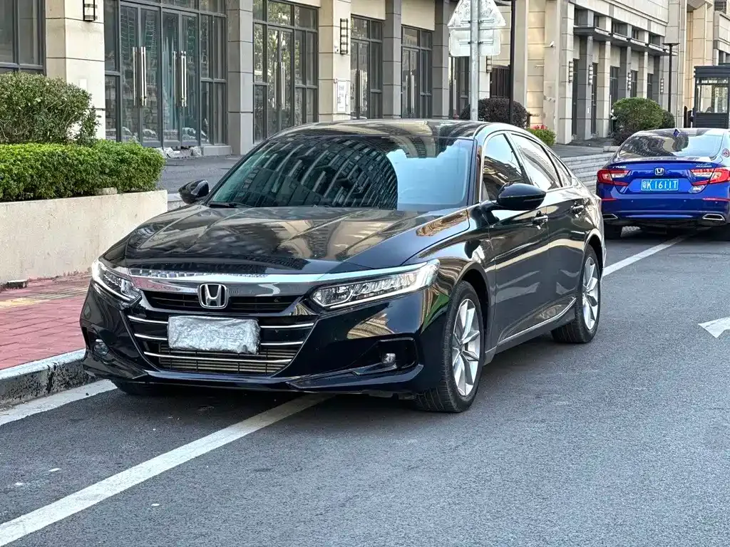 Honda Accord — фото 1