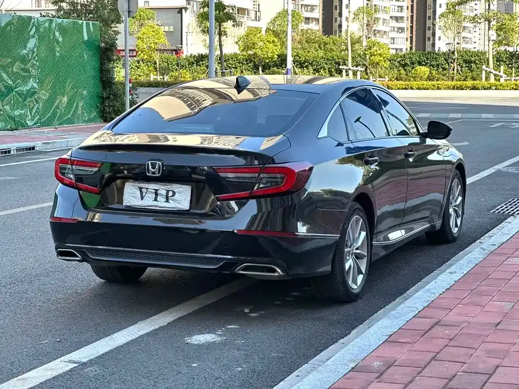 Honda Accord — фото 9