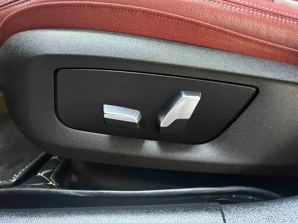 BMW 5 Series 2022 из CN, фото 6