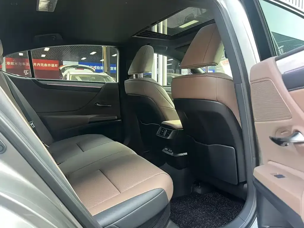 Lexus ES 2025 из CN, фото 9