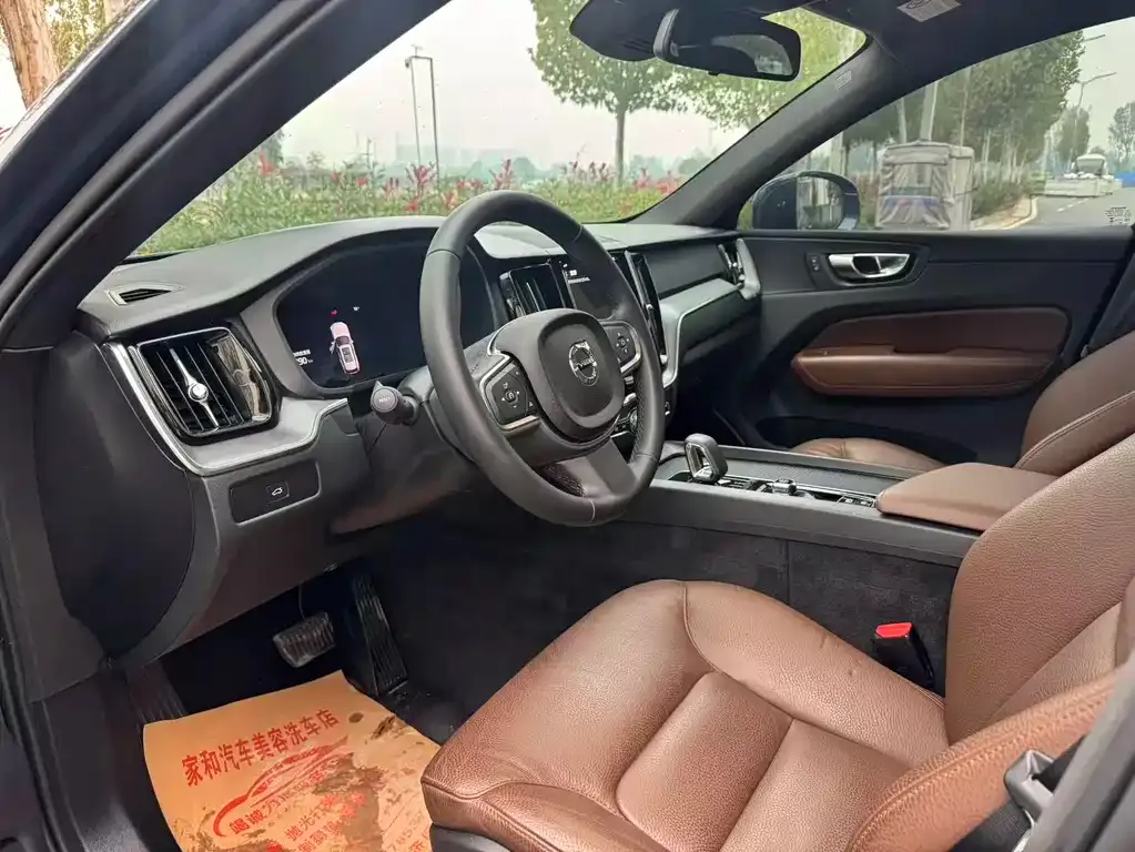 Volvo XC60 — фото 4