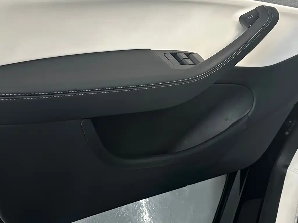 Tesla Model Y 2025 из CN, фото 7
