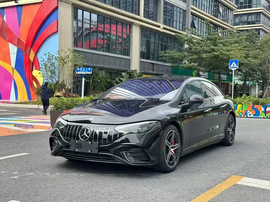 Mercedes-Benz EQE AMG — фото 1
