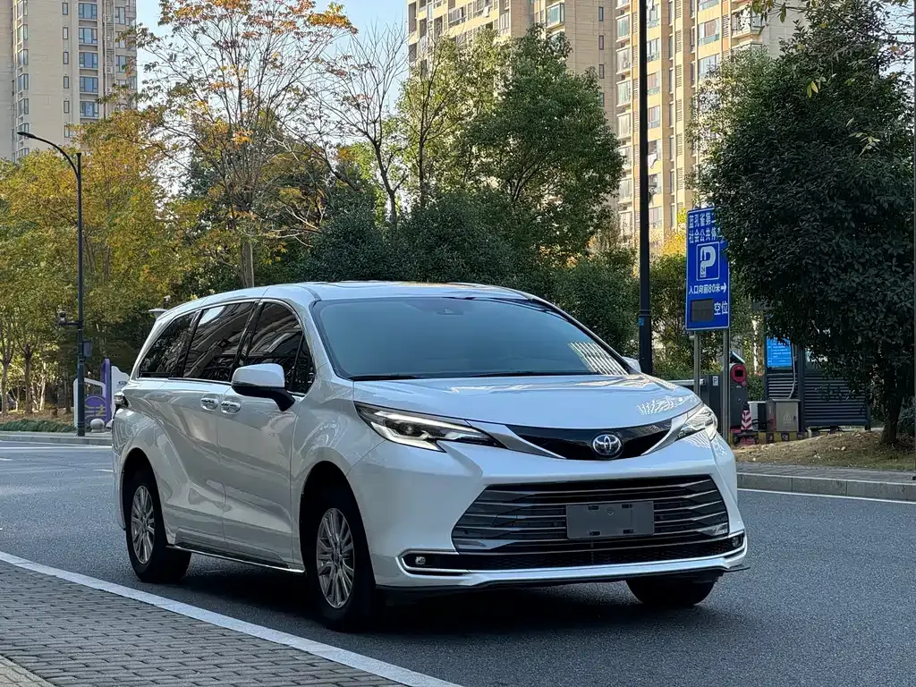Toyota Sienna 2023 из CN, фото 10
