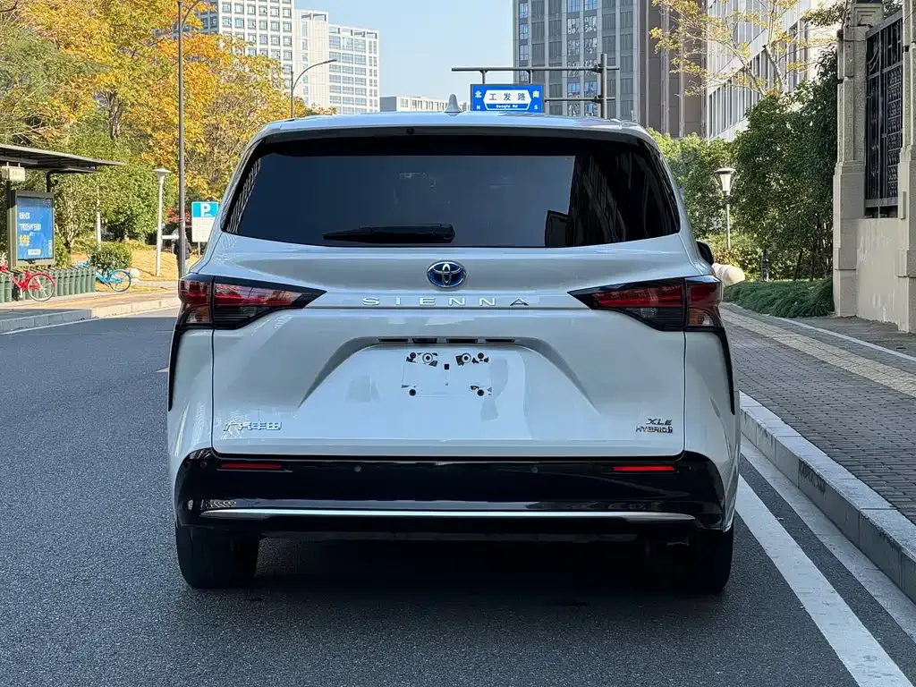 Toyota Sienna 2023 из CN, фото 4