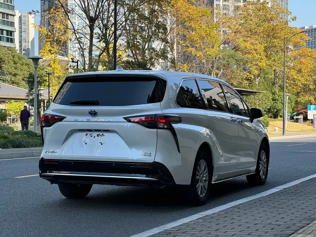 Toyota Sienna 2023 из CN, фото 5
