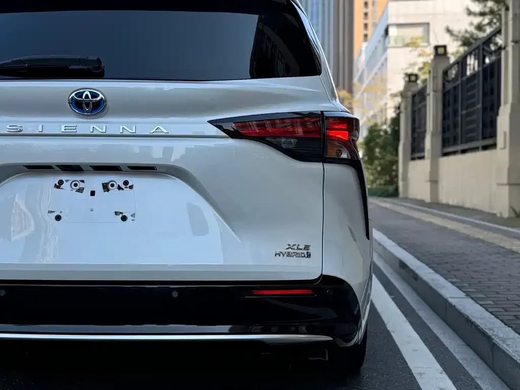 Toyota Sienna 2023 из CN, фото 6