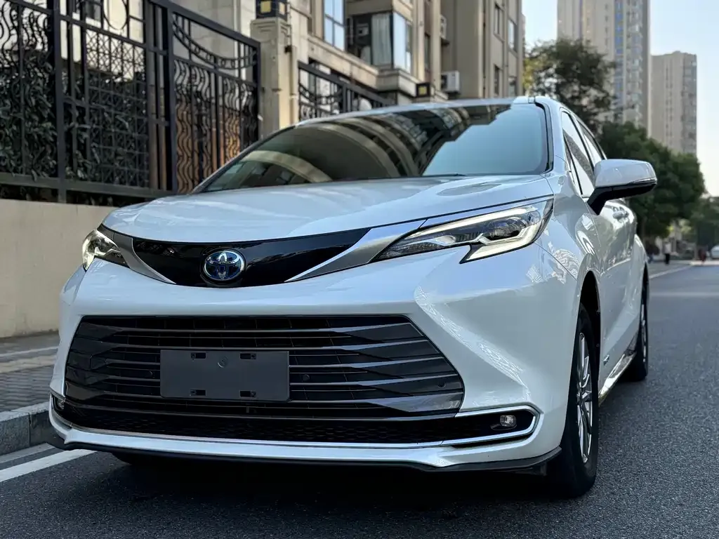 Toyota Sienna 2023 из CN, фото 7