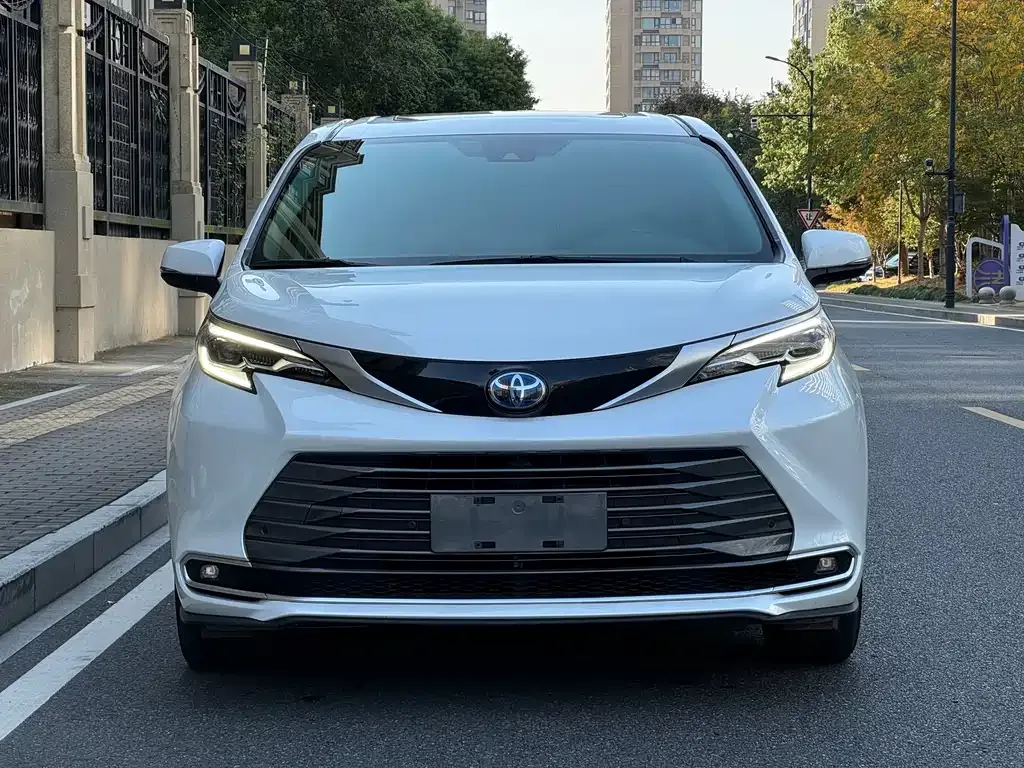 Toyota Sienna 2023 из CN, фото 9