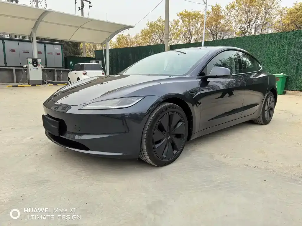Tesla Model 3 — фото 1