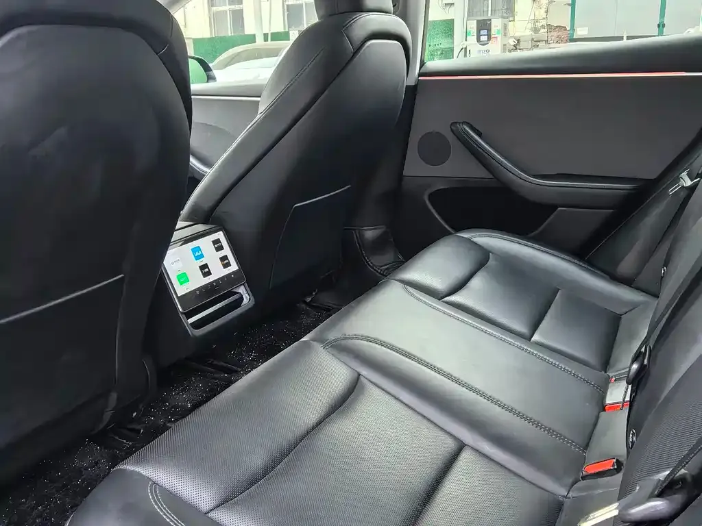 Tesla Model 3 — фото 10