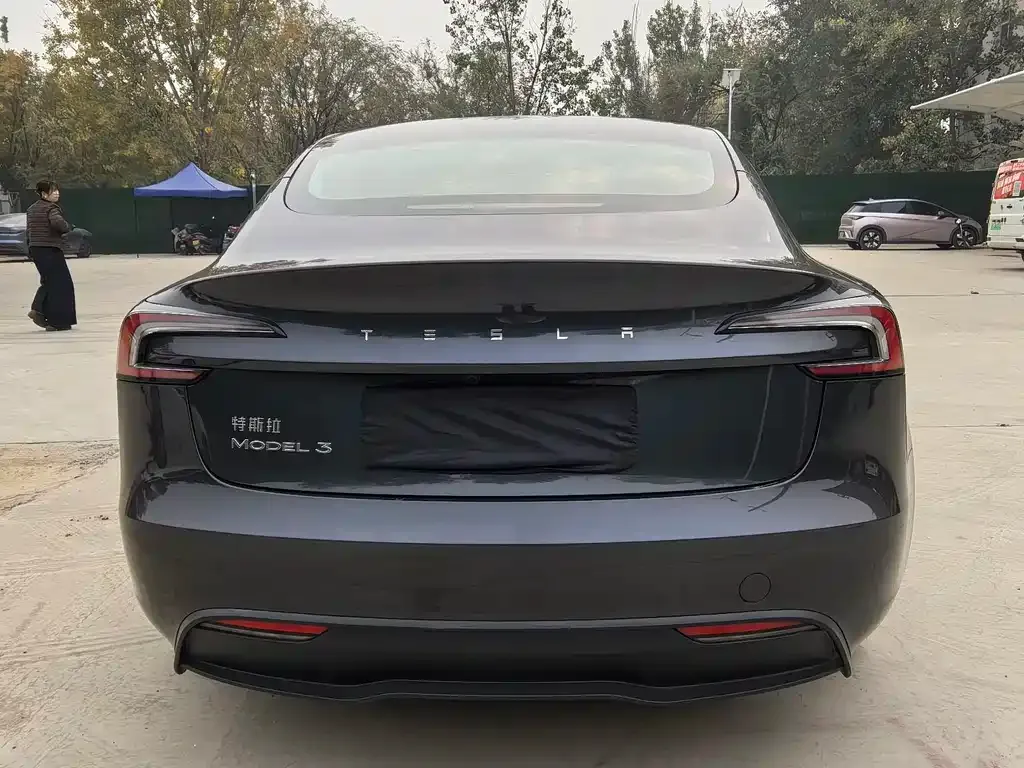 Tesla Model 3 — фото 5