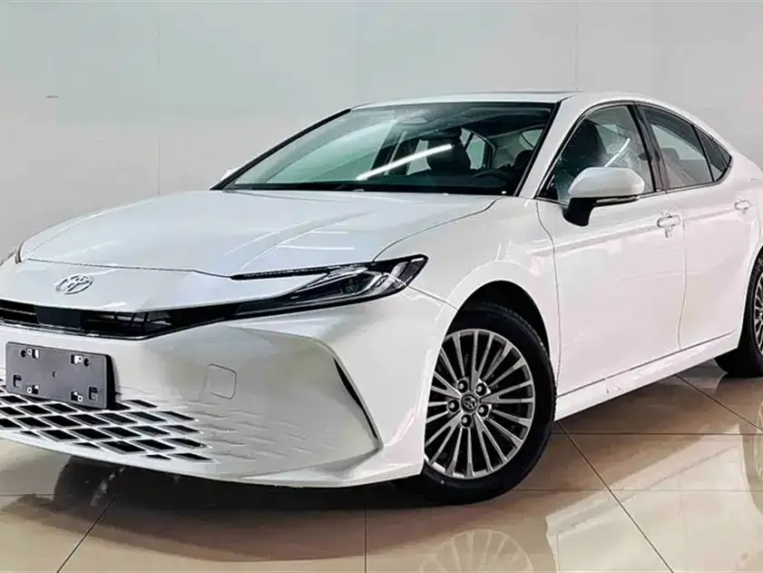 Toyota Camry — фото 3