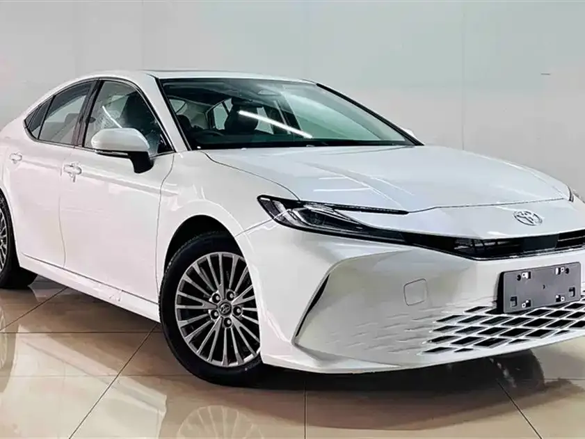 Toyota Camry — фото 7