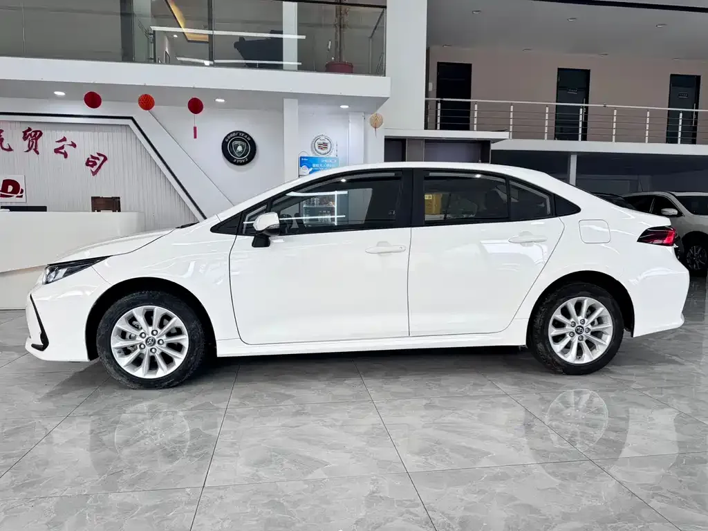Toyota Corolla — фото 3