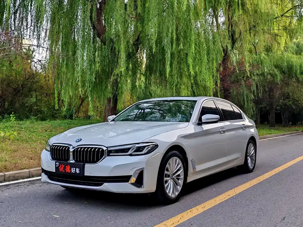 BMW 5 Series — фото 1