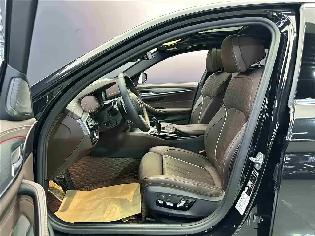 BMW 5 Series 2022 из CN, фото 3