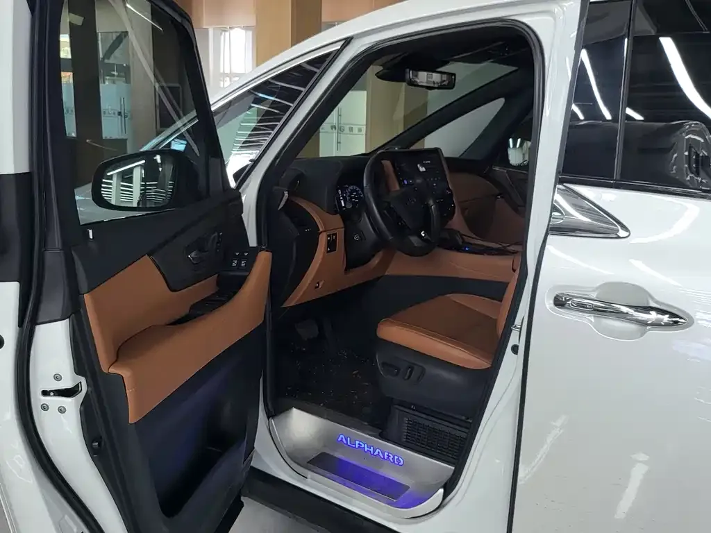 Toyota Alphard 2023 из CN, фото 4