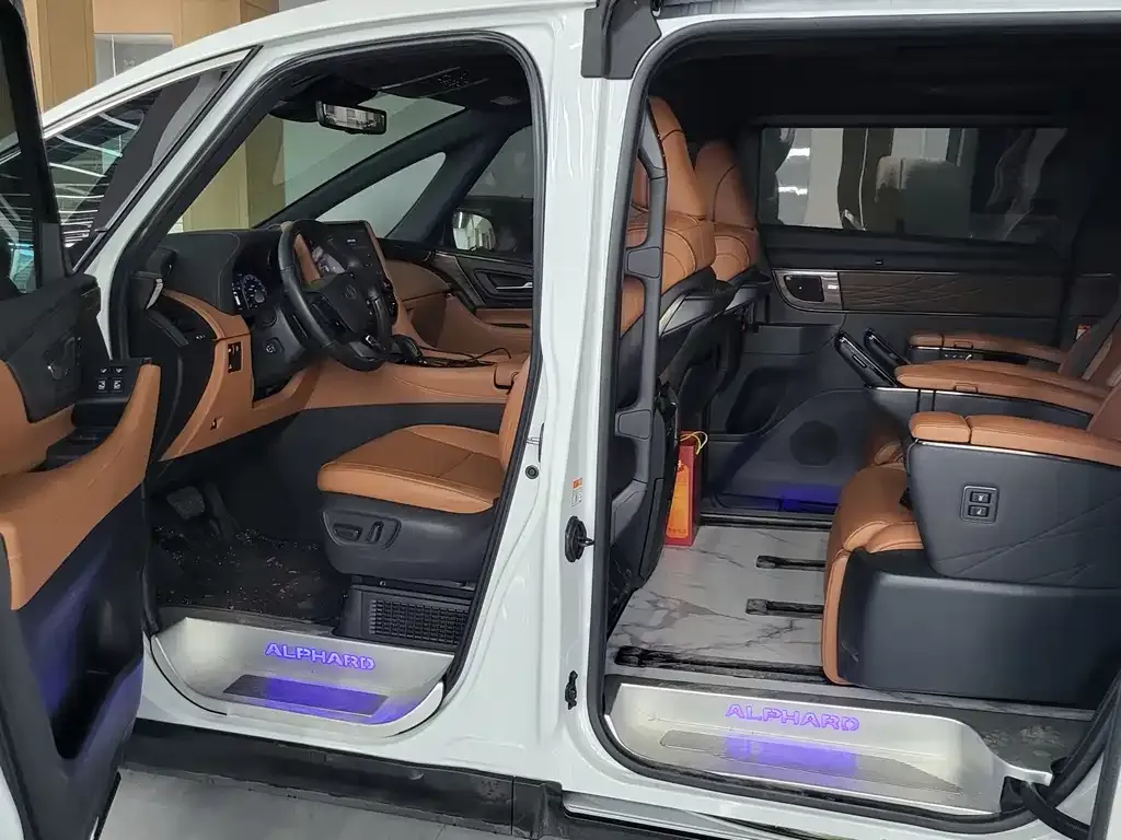 Toyota Alphard 2023 из CN, фото 6