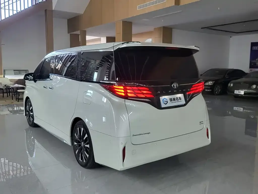 Toyota Alphard 2023 из CN, фото 7