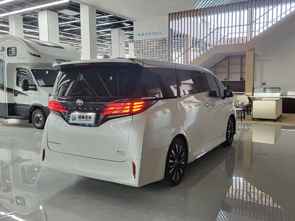 Toyota Alphard 2023 из CN, фото 9
