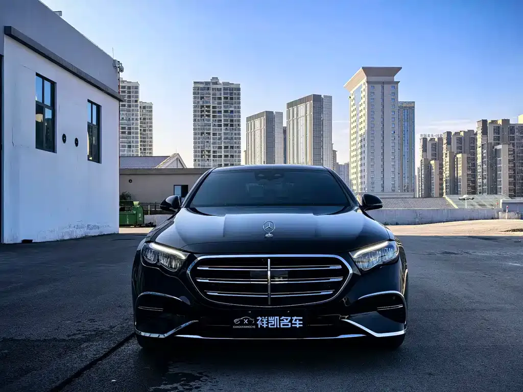 Mercedes-Benz E-Class — фото 2
