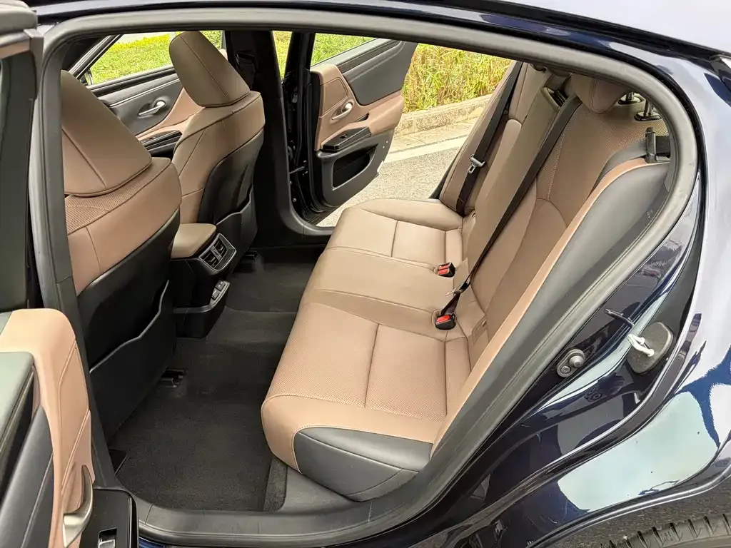 Lexus ES 2023 из CN, фото 9